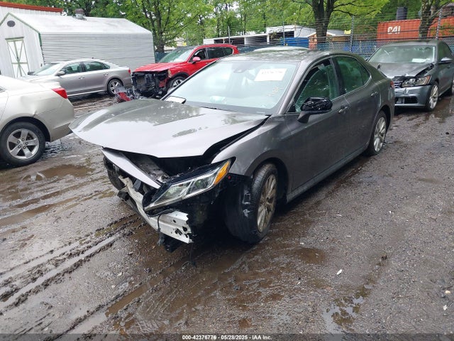 Toyota CAMRY LE 2020 4T1C11AK4LU395468 Image 2