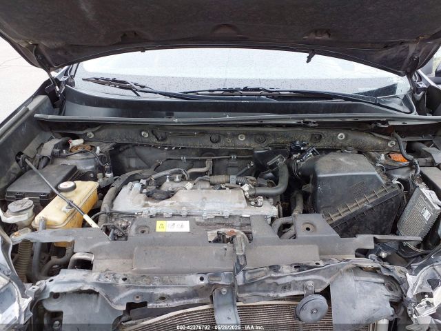 JTMZFREVXJJ169369 Toyota RAV4 LE