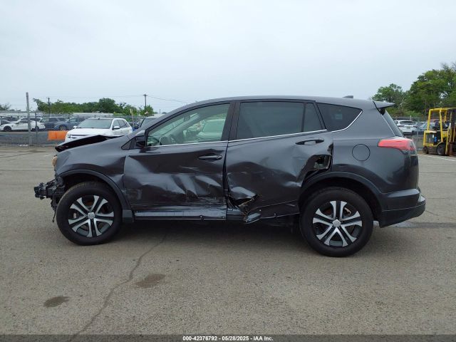 JTMZFREVXJJ169369 Toyota RAV4 LE