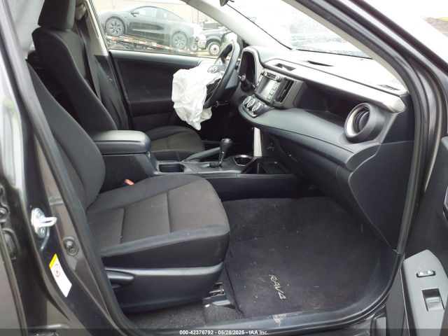 JTMZFREVXJJ169369 Toyota RAV4 LE