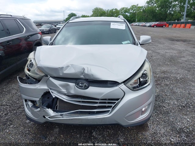 KM8JUCAG9FU995879 Hyundai TUCSON SE