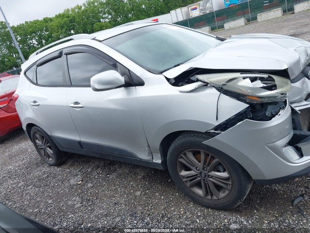 KM8JUCAG9FU995879 Hyundai TUCSON SE