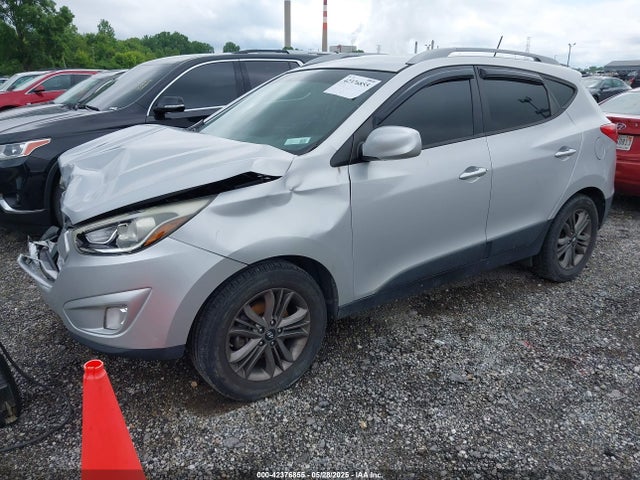 KM8JUCAG9FU995879 Hyundai TUCSON SE