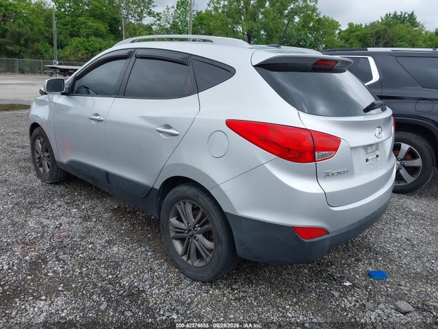 KM8JUCAG9FU995879 Hyundai TUCSON SE