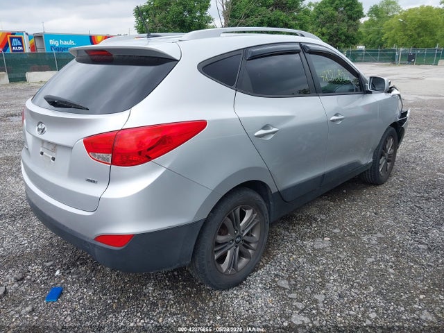 KM8JUCAG9FU995879 Hyundai TUCSON SE