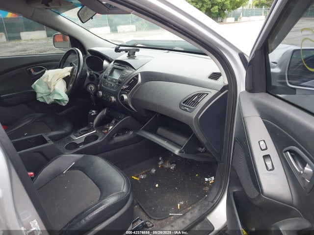 KM8JUCAG9FU995879 Hyundai TUCSON SE