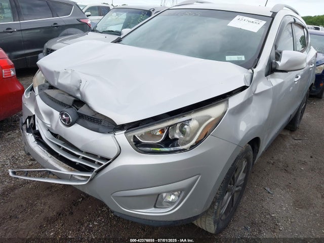 KM8JUCAG9FU995879 Hyundai TUCSON SE