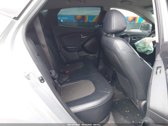 KM8JUCAG9FU995879 Hyundai TUCSON SE