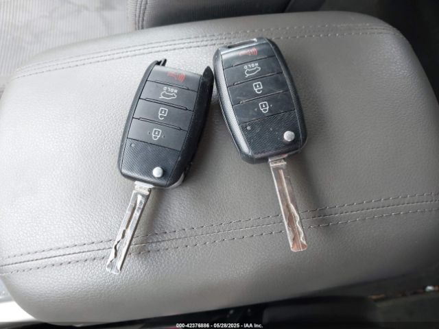 KNDPB3ACXF7747723 KIA Sportage Lx