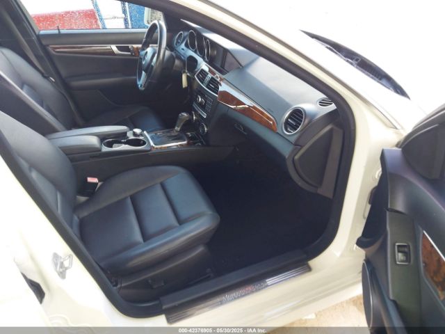 2012 MERCEDES-BENZ C 300 WDDGF8BB0CA649781 Photo 4