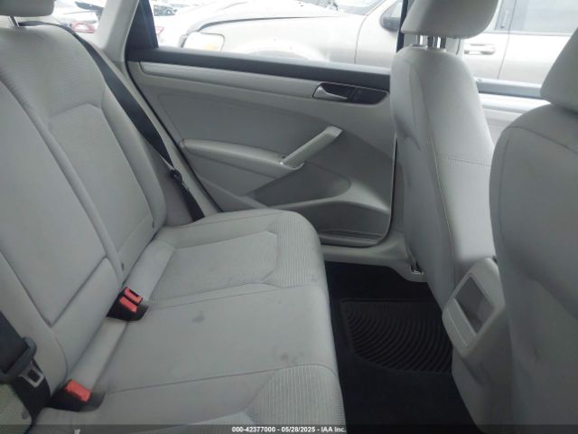 1VWAT7A30GC038976 Volkswagen Passat 1.8t S