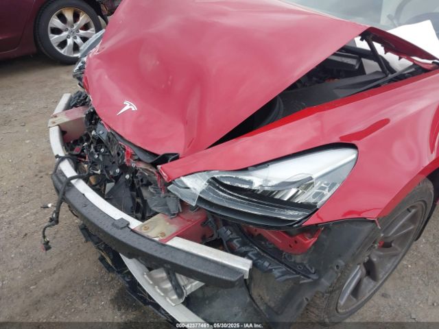 5YJ3E1EB8JF064241 Tesla 2018