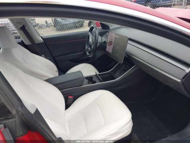 5YJ3E1EB8JF064241 Tesla 2018