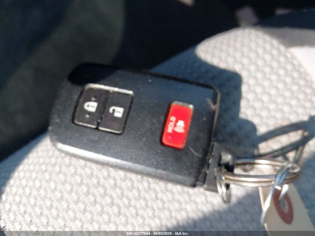 JTMRFREV0JD242215 Toyota Rav4 Xle
