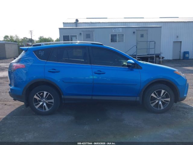 JTMRFREV0JD242215 Toyota Rav4 Xle
