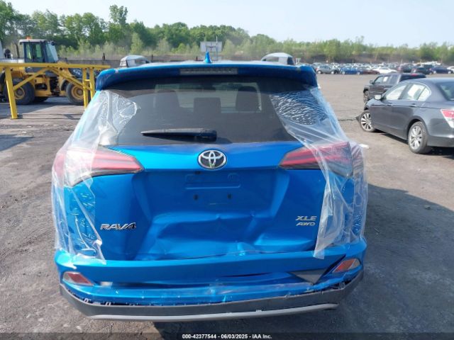 JTMRFREV0JD242215 Toyota Rav4 Xle