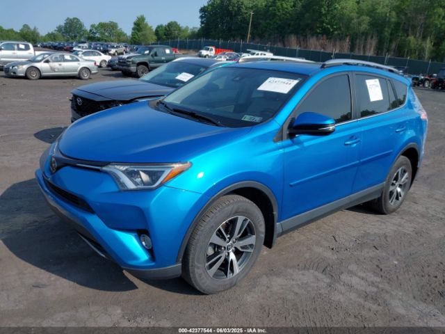 JTMRFREV0JD242215 Toyota Rav4 Xle