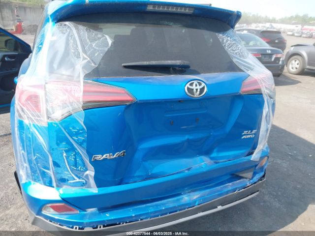 JTMRFREV0JD242215 Toyota Rav4 Xle