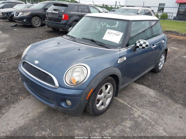 2010 MINI COOPER WMWMF3C5XATZ26122 Photo 1