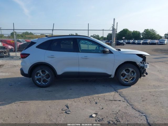 1FMCU0MN1SUA57032 Ford Escape St-line