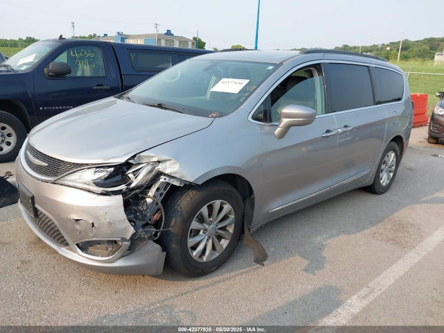 Chrysler 2017 2017 2C4RC1BG3HR787784 Image 2