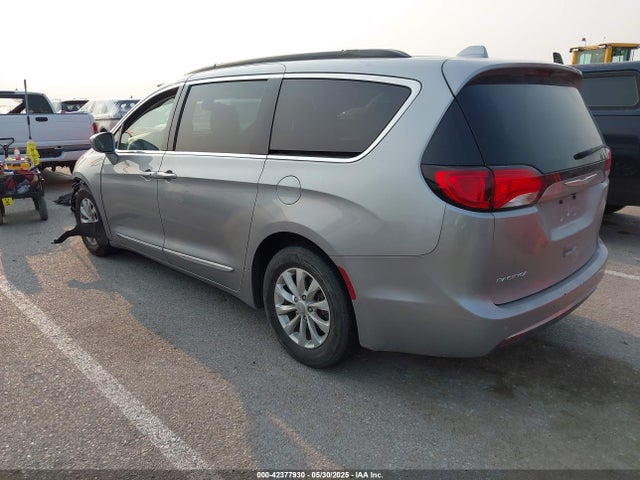 Chrysler 2017 2017 2C4RC1BG3HR787784 Image 3
