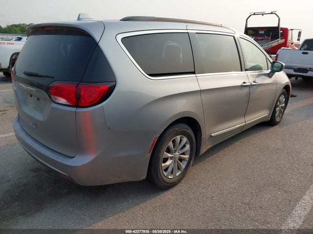 Chrysler 2017 2017 2C4RC1BG3HR787784 Image 4