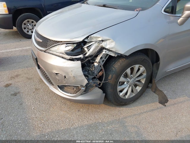 Chrysler 2017 2017 2C4RC1BG3HR787784 Image 6