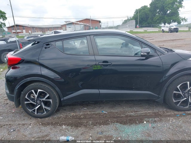Toyota C-HR XLE 2018 NMTKHMBX6JR047761 Image 13