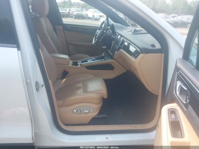 2018 PORSCHE MACAN WP1AA2A58JLB19260 Photo 4