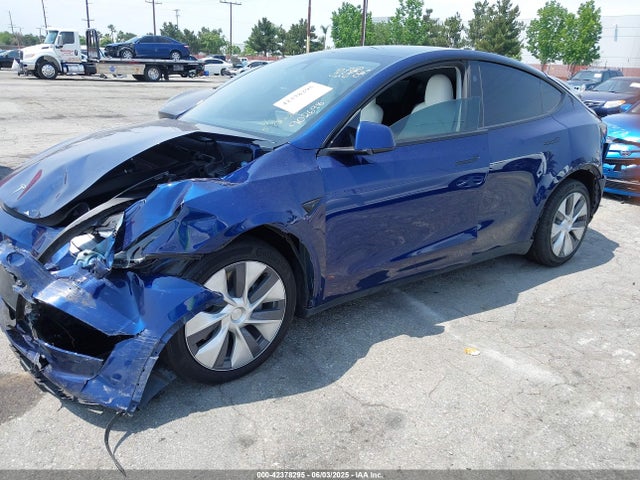 2023 TESLA MODEL Y 7SAYGDEE5PF902698 Photo 1