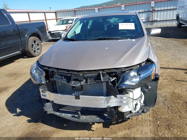 1G1ZD5ST7NF116129 Chevrolet Malibu Fwd Lt