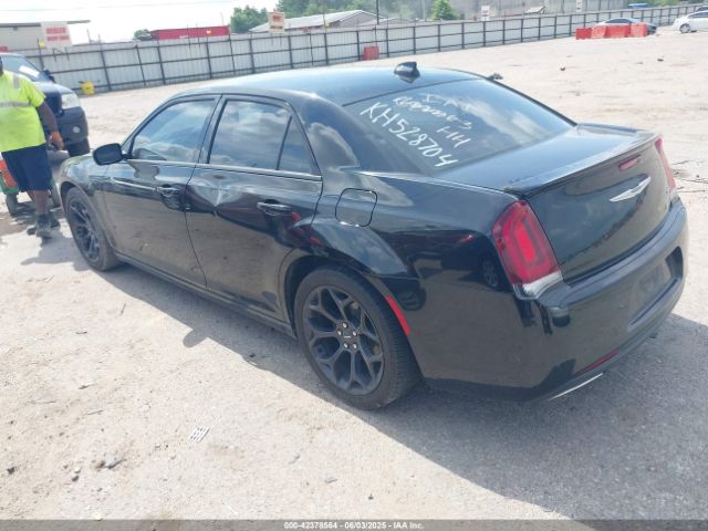 2019 CHRYSLER 300 2C3CCAAGXKH528704 Photo 2