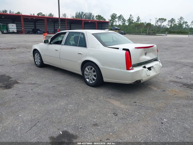 2010 CADILLAC DTS 1G6KH5EY6AU120122 Photo 2