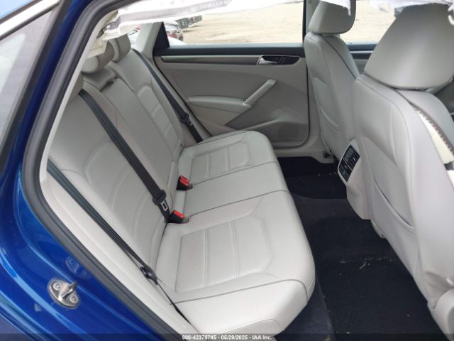 1VWBT7A38HC052307 Volkswagen Passat 1.8t Se