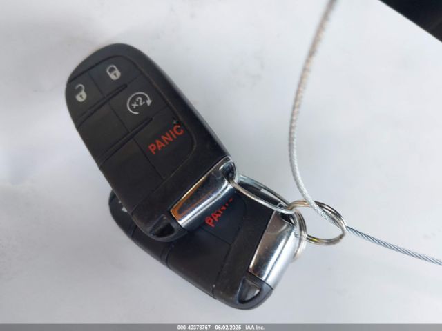 3C4NJDBB2JT328209 Jeep Compass Latitude