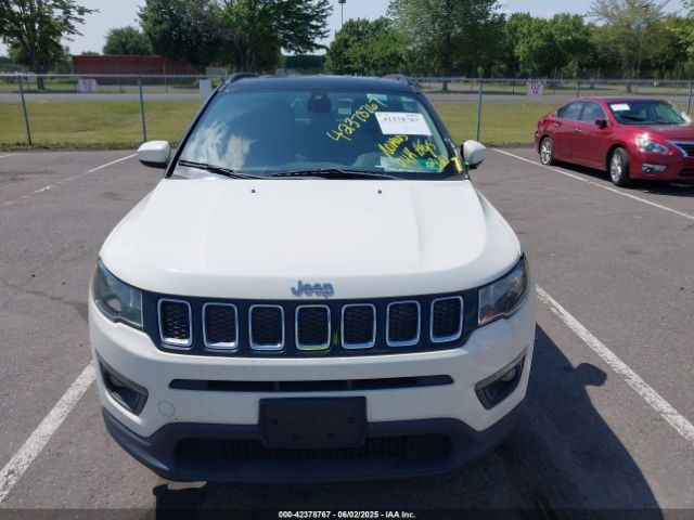 3C4NJDBB2JT328209 Jeep Compass Latitude