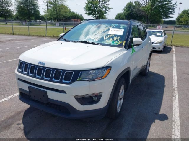 3C4NJDBB2JT328209 Jeep Compass Latitude