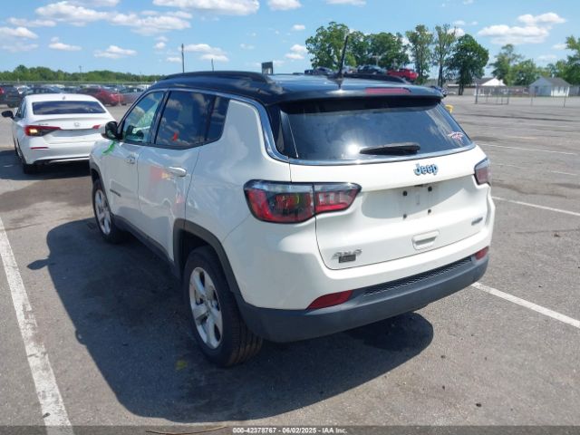 3C4NJDBB2JT328209 Jeep Compass Latitude