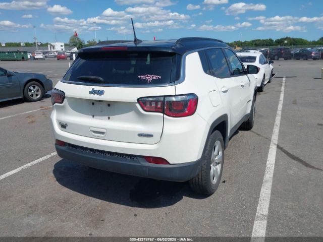 3C4NJDBB2JT328209 Jeep Compass Latitude