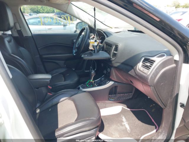 3C4NJDBB2JT328209 Jeep Compass Latitude