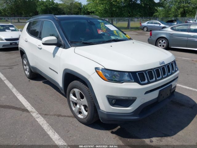 3C4NJDBB2JT328209 Jeep Compass Latitude