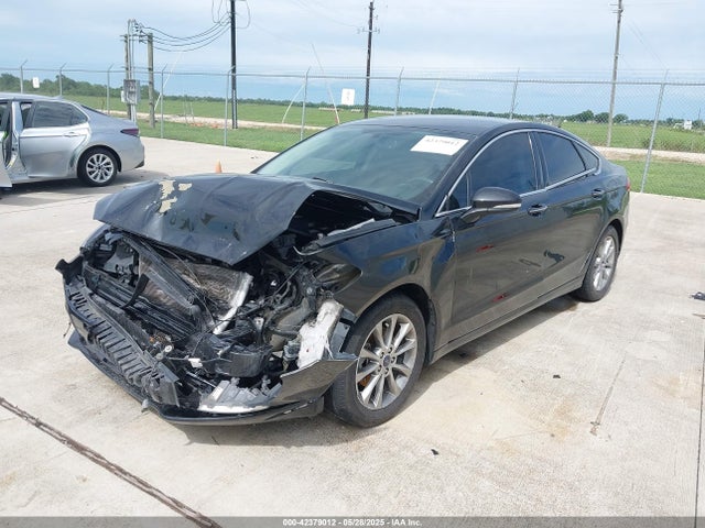 Ford 2017 2017 3FA6P0HD5HR186570 Image 2