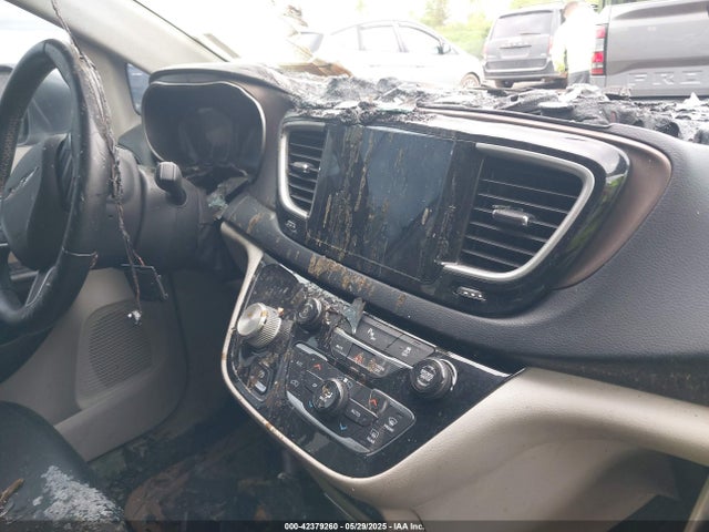 Продажа на аукционе авто 2018 Chrysler Pacifica Touring L, vin: 2C4RC1BG9JR217309, номер лота: 42379260
