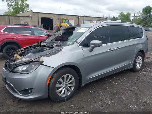 Продажа на аукционе авто 2018 Chrysler Pacifica Touring L, vin: 2C4RC1BG9JR217309, номер лота: 42379260