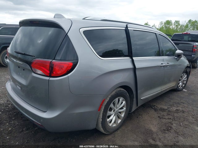 Продажа на аукционе авто 2018 Chrysler Pacifica Touring L, vin: 2C4RC1BG9JR217309, номер лота: 42379260