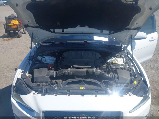 2017 JAGUAR XE SAJAJ4BV2HA970361 Photo 9