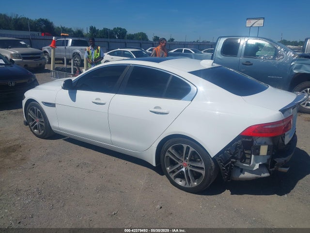 2017 JAGUAR XE SAJAJ4BV2HA970361 Photo 2