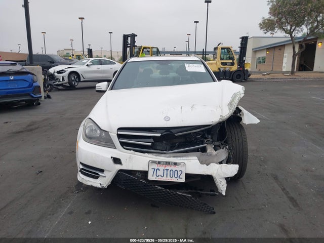 WDDGF4HB7EA908236 Mercedes-Benz C-Class