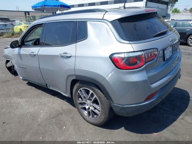 2018 JEEP COMPASS 3C4NJCBBXJT102753 Photo 2